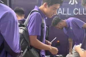 德转信息显示李嗣镕自由身加盟津门虎，他上赛季在克甲踢球