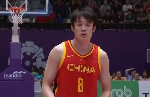 丁彦雨航：现在有更多年轻人在努力拼搏 相信中国男篮会越来越好