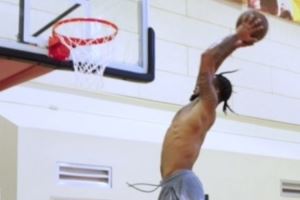 干货满满！惠特摩尔夏日苦练扣篮依旧劲爆 三分投射能力见涨！