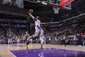 来了都得叫声叔！有70位现役球员出生日期晚于詹姆斯生涯首秀！