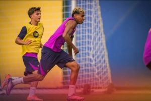 伤员回归！巴萨官方：费尔明和亚马尔随队参与今日合练