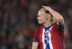 进球机器！哈兰德本赛季在正式比赛已打入20球，凯恩则是打入19球