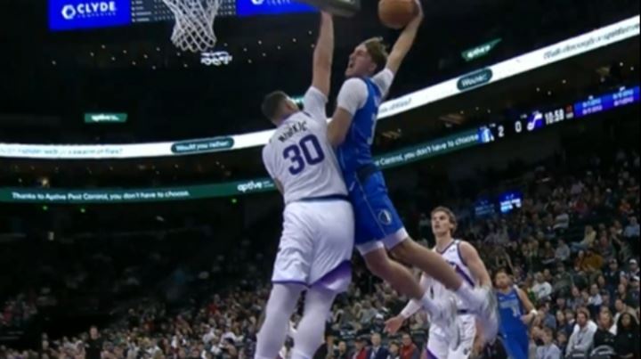 就差一点点！弗拉格底线加速超远滑翔造成犯规险些隔扣努尔基奇