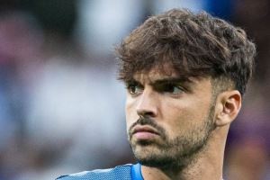 暗示亚马尔话太多？阿森西奥晒照庆祝胜利，搭配四个说话表情