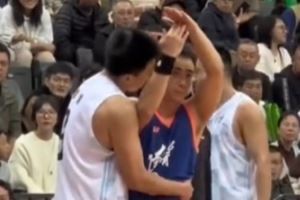 疑似亲了赵继伟？雷蒙：因为关系都很好 就会有一些小打小闹图片