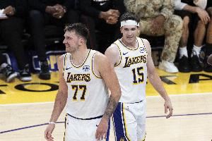 你和里夫斯老喷垃圾话?东契奇:他今天让我把球都罚进